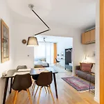 Cozy&Stylish At The Eastern Railway St. W Balcony