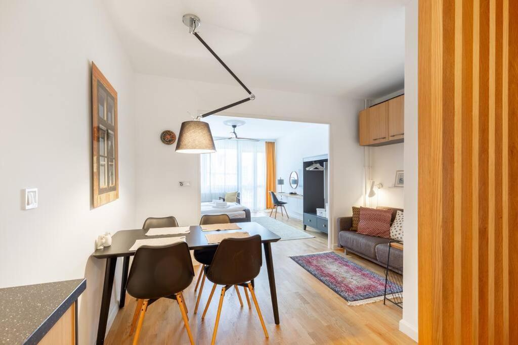 Cozy&stylish At The Eastern Railway St. W Balcony