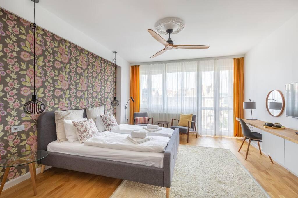Cozy&stylish At The Eastern Railway St. W Balcony