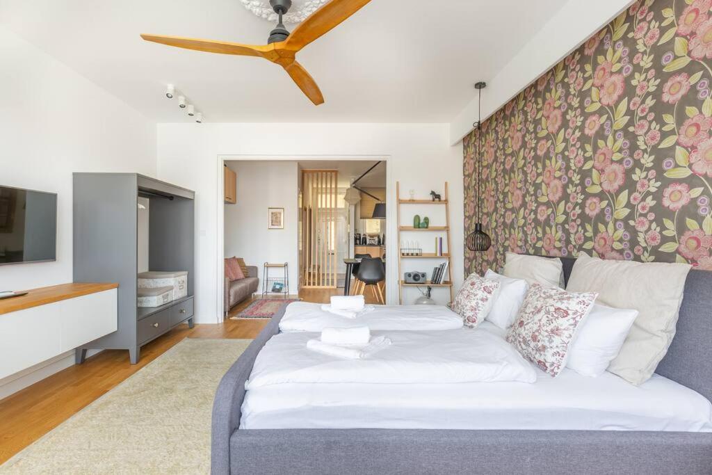 Cozy&stylish At The Eastern Railway St. W Balcony Apartment *